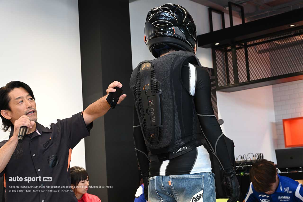 最終戦を前にトップライダーがHYOD PLUS浜松に集結。『HYODエアブースト』の実演とトークショー開催