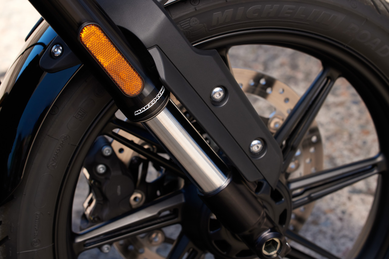 トライアンフ、新型スピードツイン900を発表。倒立フォークを採用し、2025年1月以降に発売予定