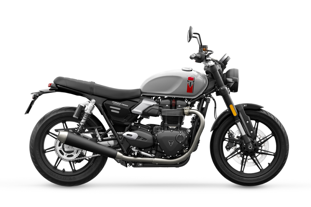 トライアンフ、新型スピードツイン900を発表。倒立フォークを採用し、2025年1月以降に発売予定
