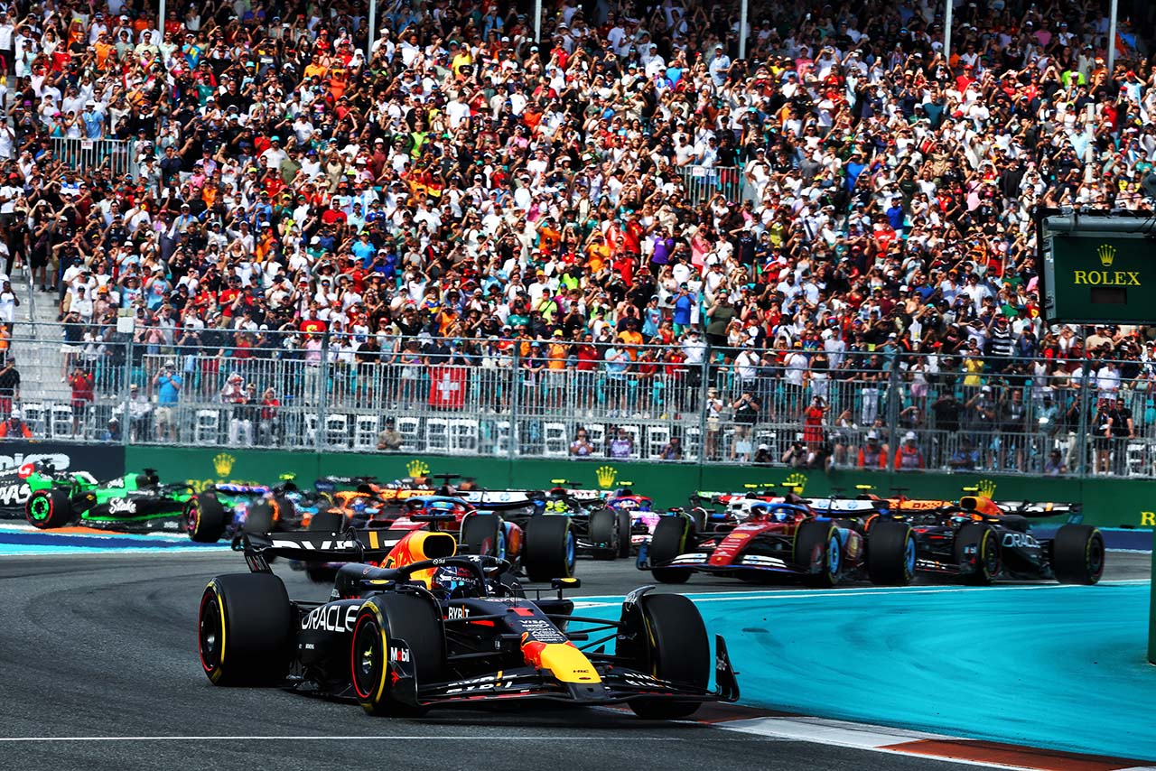F1のアメリカ人気が停滞傾向、NASCARのファン数は3倍以上か。さらなる人気爆発の可能性はあるのか