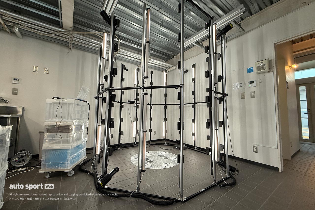 サーキットでミニチュアが!? SF富士でVERTEX PARTNERS CERUMO・INGINGがユニークなトライ