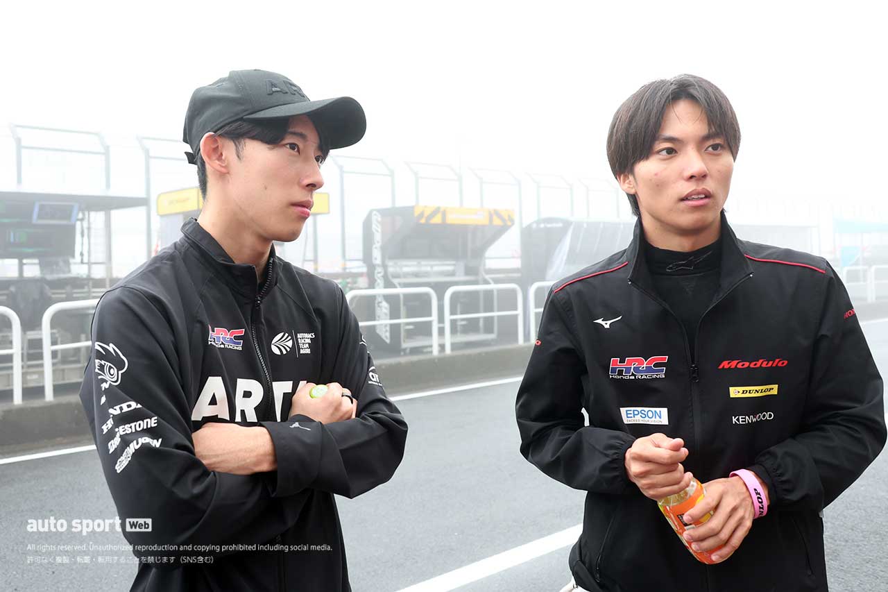 佐藤蓮（ARTA MUGEN CIVIC TYPE R-GT ＃16）／大草りき（Modulo CIVIC TYPE R-GT）