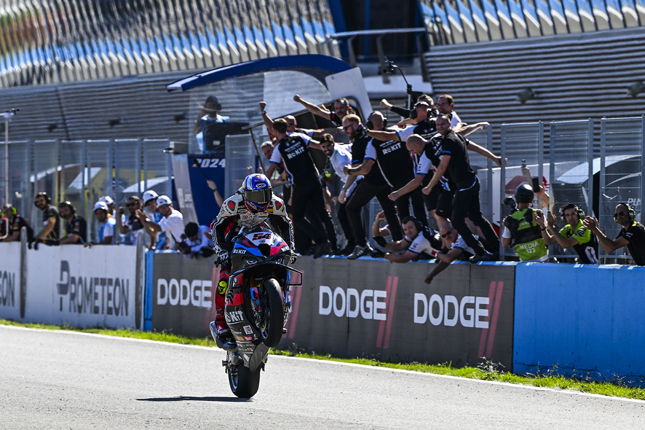 王座奪還のラズガットリオグル「最初は誰も僕やBMWを信じてくれなかったけれど、今僕たちは世界王者だ」／2024SBKチャンピオンコメント