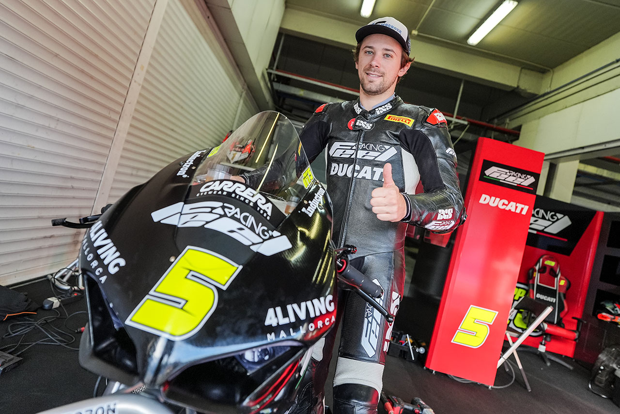 王者不在でブレガがトップ、初お披露目のビモータKB998はシェイクダウンを遂行。長島は11番手／SBKヘレステスト1日目