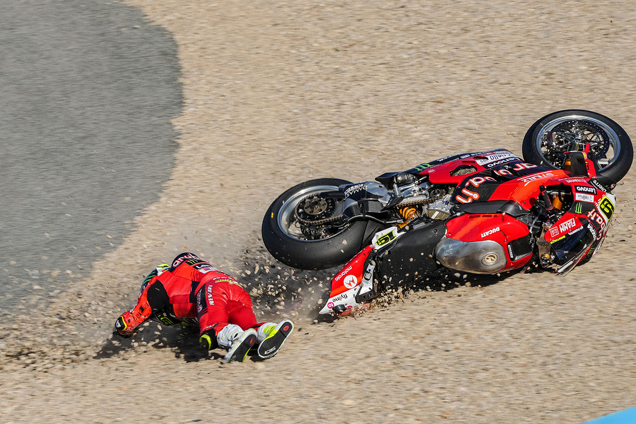 王者不在でブレガがトップ、初お披露目のビモータKB998はシェイクダウンを遂行。長島は11番手／SBKヘレステスト1日目