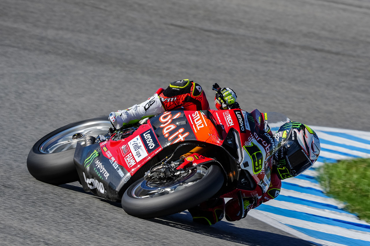 王者不在でブレガがトップ、初お披露目のビモータKB998はシェイクダウンを遂行。長島は11番手／SBKヘレステスト1日目