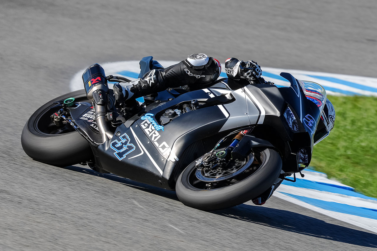 王者不在でブレガがトップ、初お披露目のビモータKB998はシェイクダウンを遂行。長島は11番手／SBKヘレステスト1日目