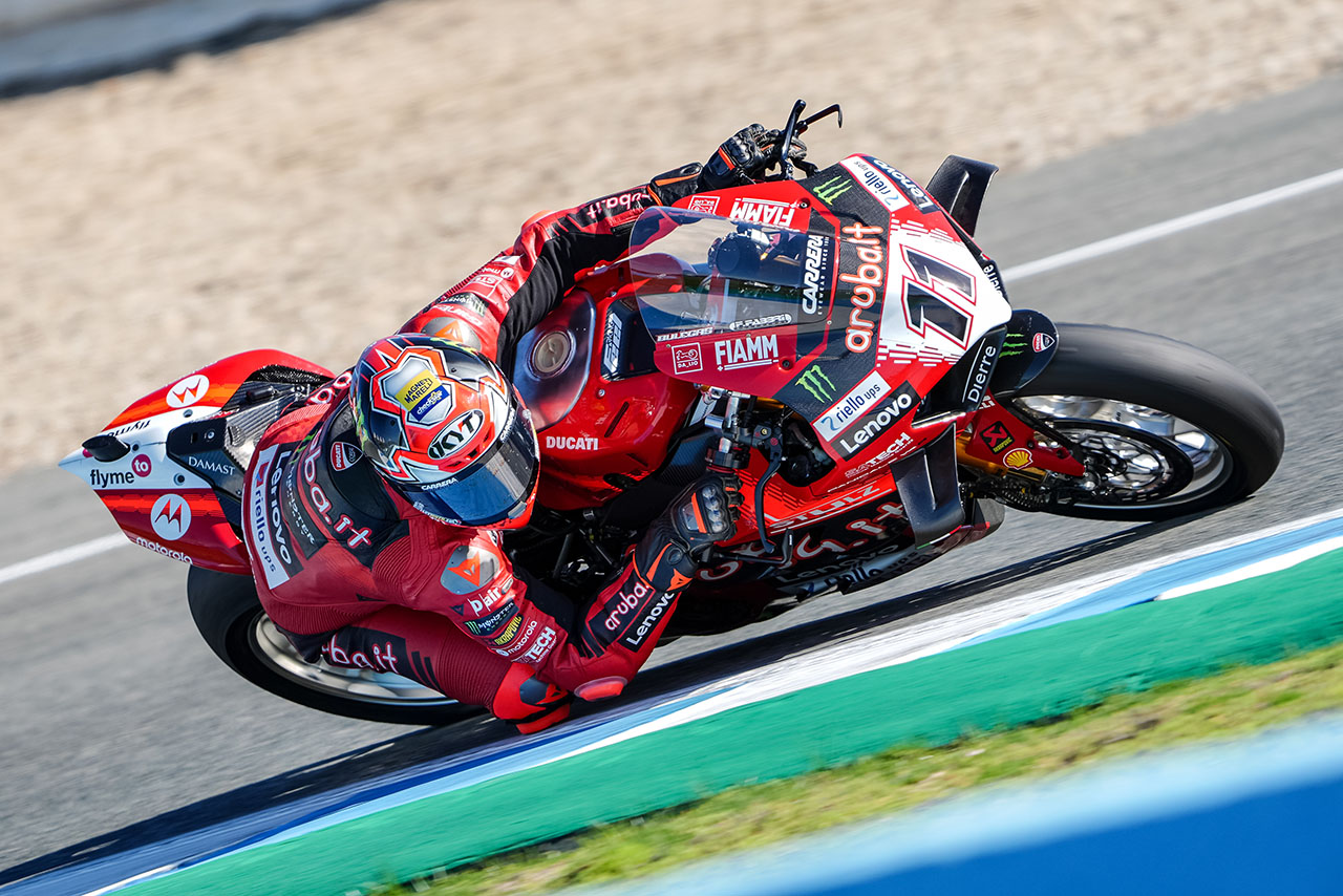 王者不在でブレガがトップ、初お披露目のビモータKB998はシェイクダウンを遂行。長島は11番手／SBKヘレステスト1日目