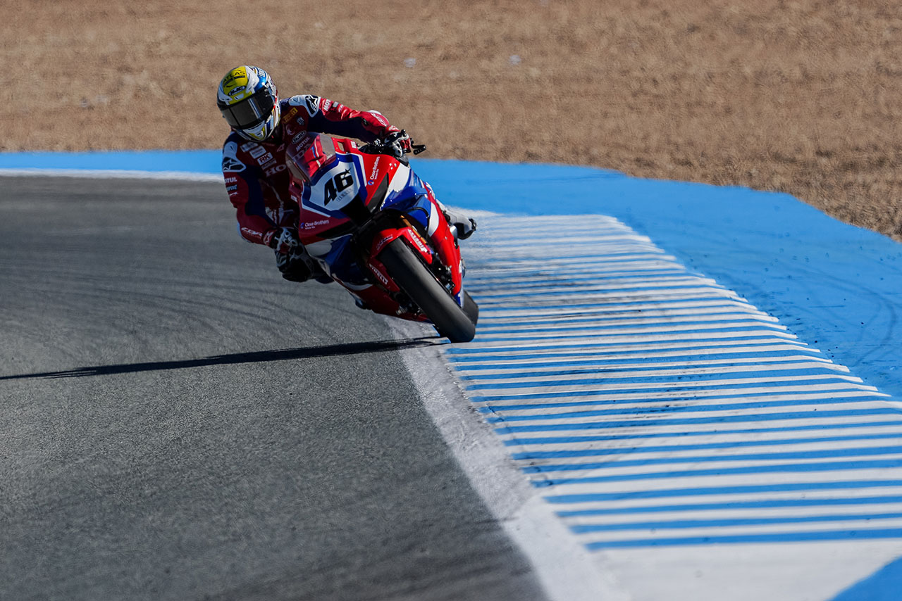 王者不在でブレガがトップ、初お披露目のビモータKB998はシェイクダウンを遂行。長島は11番手／SBKヘレステスト1日目