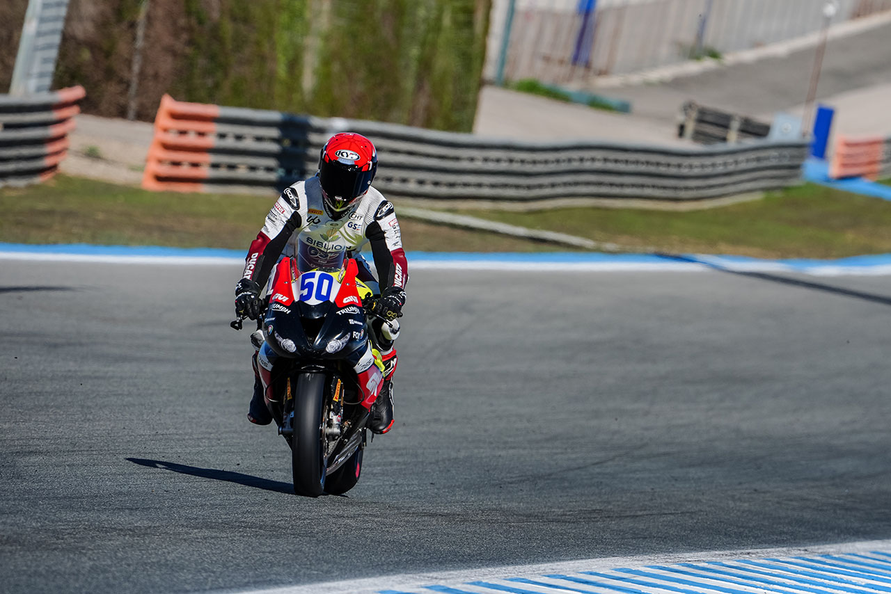 王者不在でブレガがトップ、初お披露目のビモータKB998はシェイクダウンを遂行。長島は11番手／SBKヘレステスト1日目