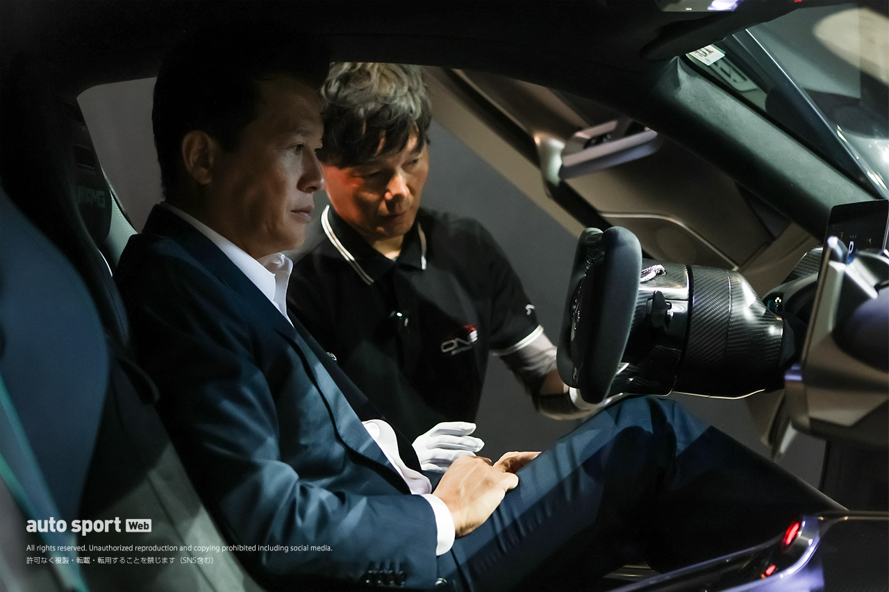 CARGUY木村武史、公道を走るF1『メルセデスAMG ONE』を納車！ 六本木で7年越しのセレモニー