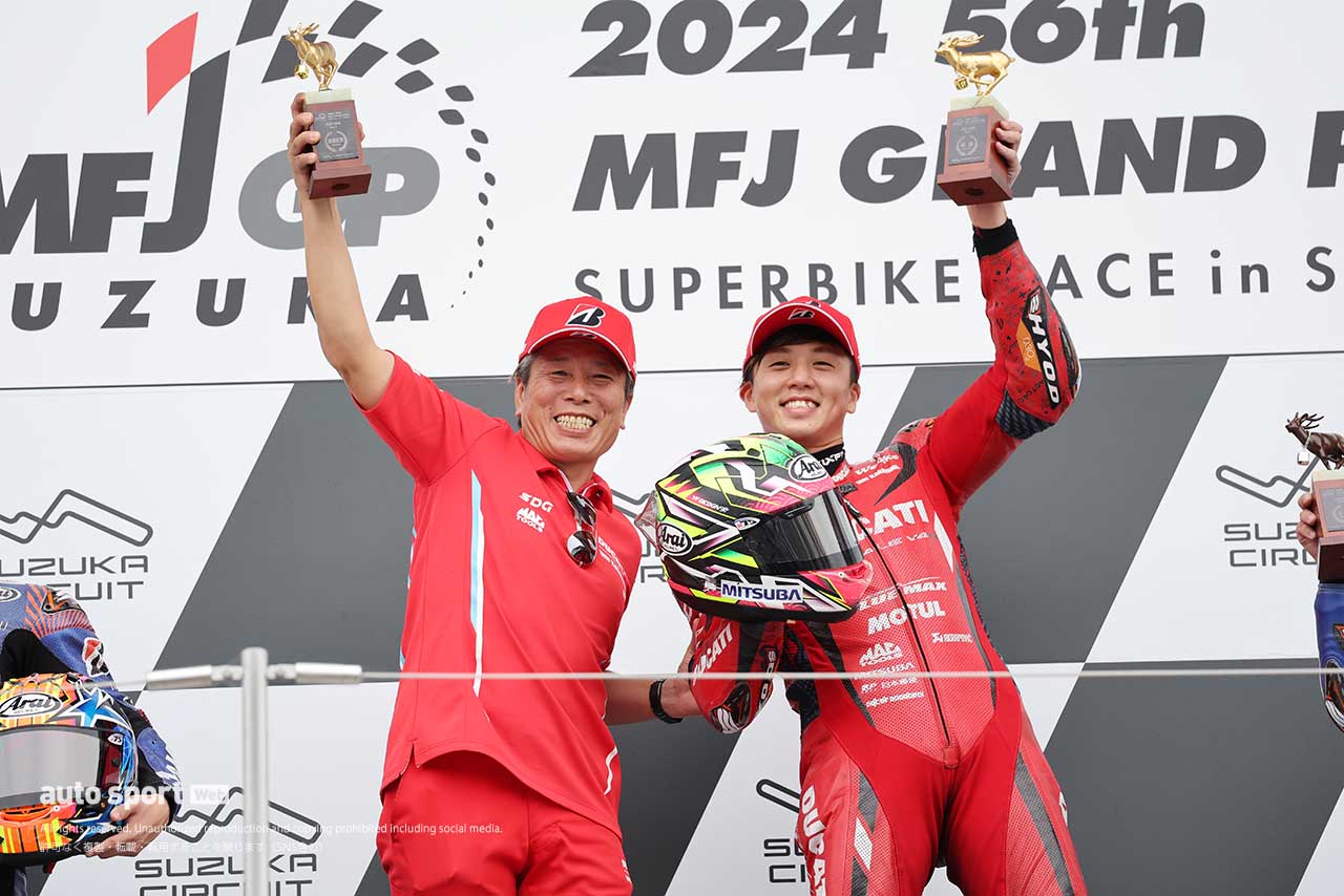 優勝した加賀山就臣監督、水野涼（DUCATI Team KAGAYAMA）／2024全日本ロード第8戦鈴鹿 JSB1000 レース1