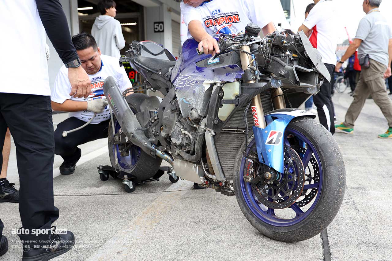 中須賀まさかの転倒で岡本裕生が初戴冠。レースは水野が2連勝で制す／2024全日本ロード第8戦鈴鹿 JSB1000レース2