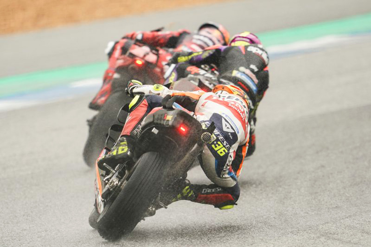 ホンダ：トリッキーなコンディションのレースで4人全員ポイント獲得「チームの働きに感謝」／第18戦タイGP