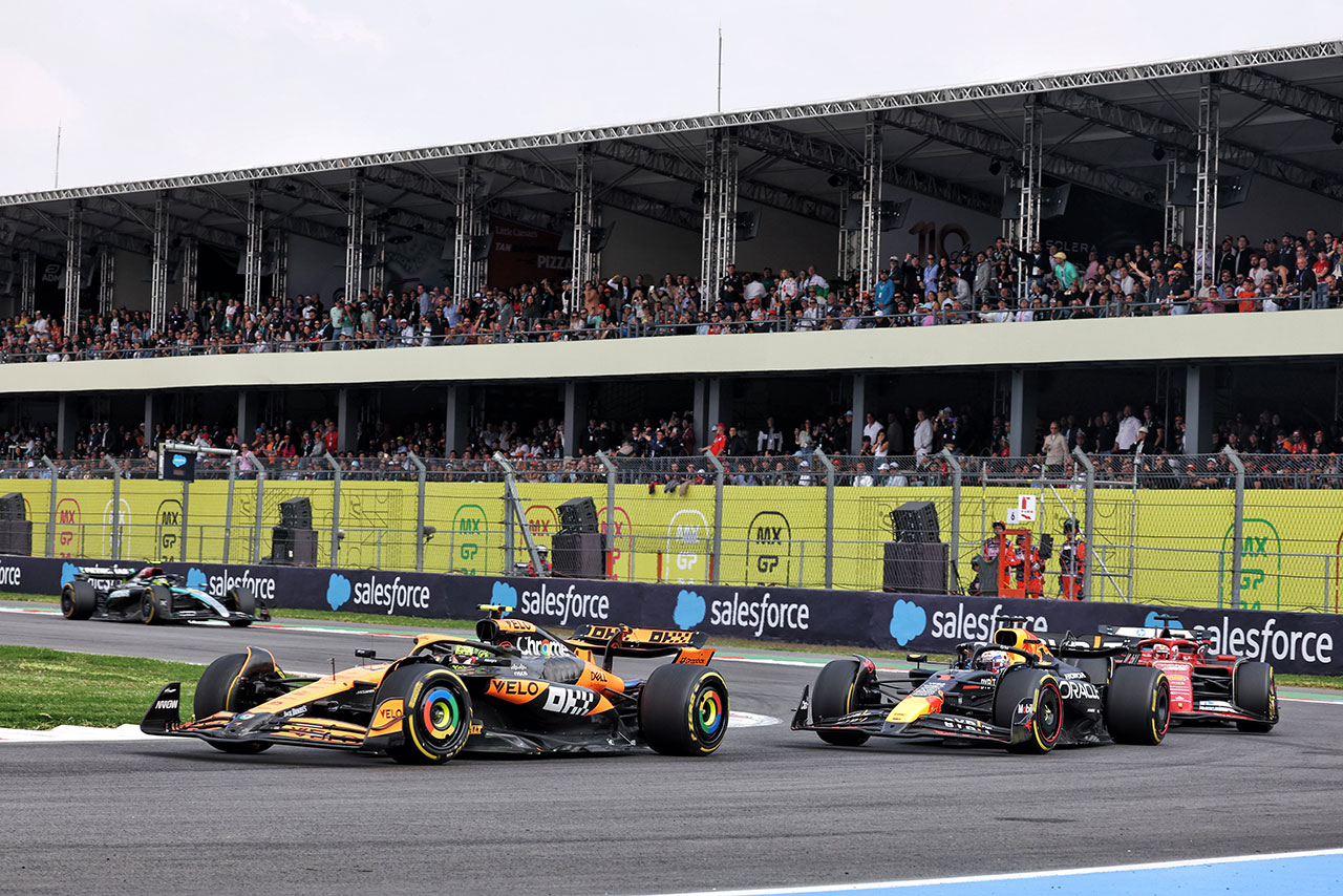 2024年F1第20戦メキシコシティGP　ランド・ノリス（マクラーレン）とマックス・フェルスタッペン（レッドブル）の攻防