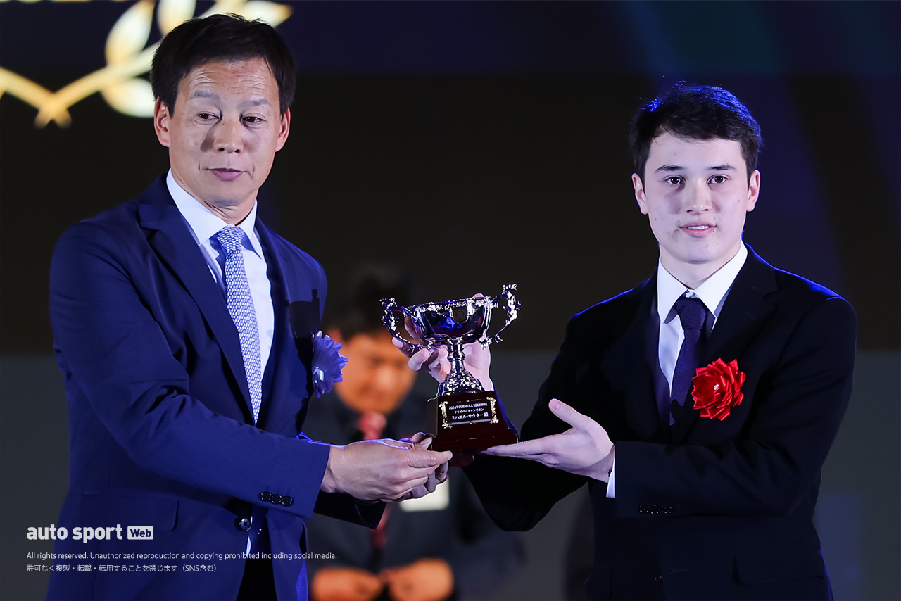 角田、坪井など各選手権の王者らが表彰。『JAF MOTORSPORTS AWARD 2024』開催