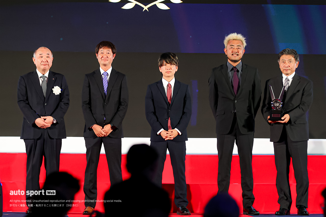 角田、坪井など各選手権の王者らが表彰。『JAF MOTORSPORTS AWARD 2024』開催