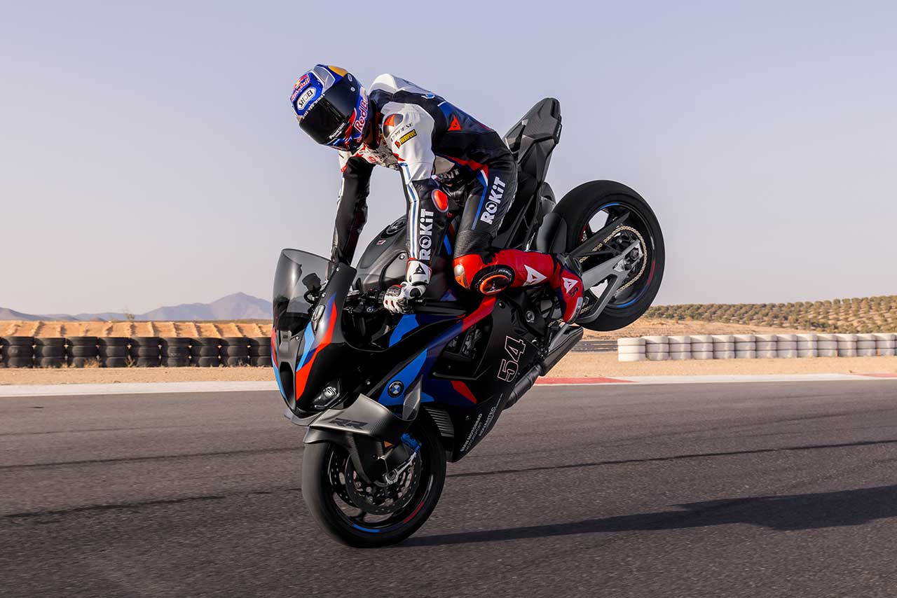 BMW、新型『M1000RR』を発表。2025年モデルは最高出力218hp、ウイングレットも強化。価格と発売日は未定