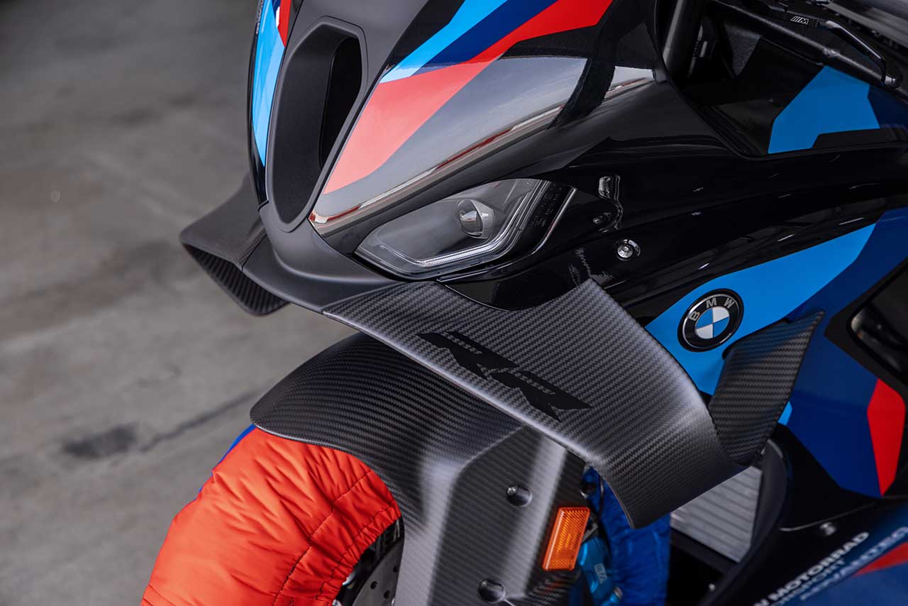 BMW、新型『M1000RR』を発表。2025年モデルは最高出力218hp、ウイングレットも強化。価格と発売日は未定