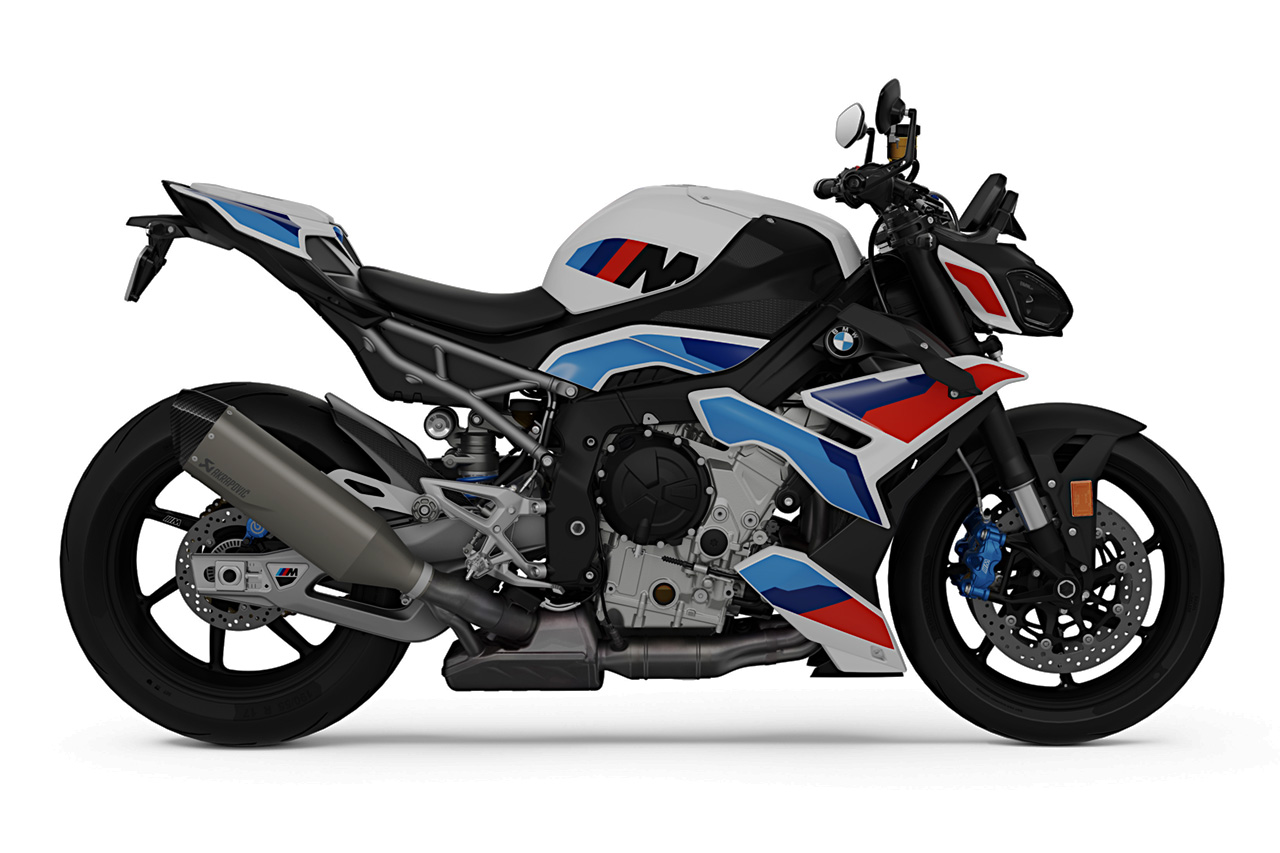 BMW、大型ロードスター『M1000R』の最新モデルを公開。同時発表の『S1000R』は5馬力アップ