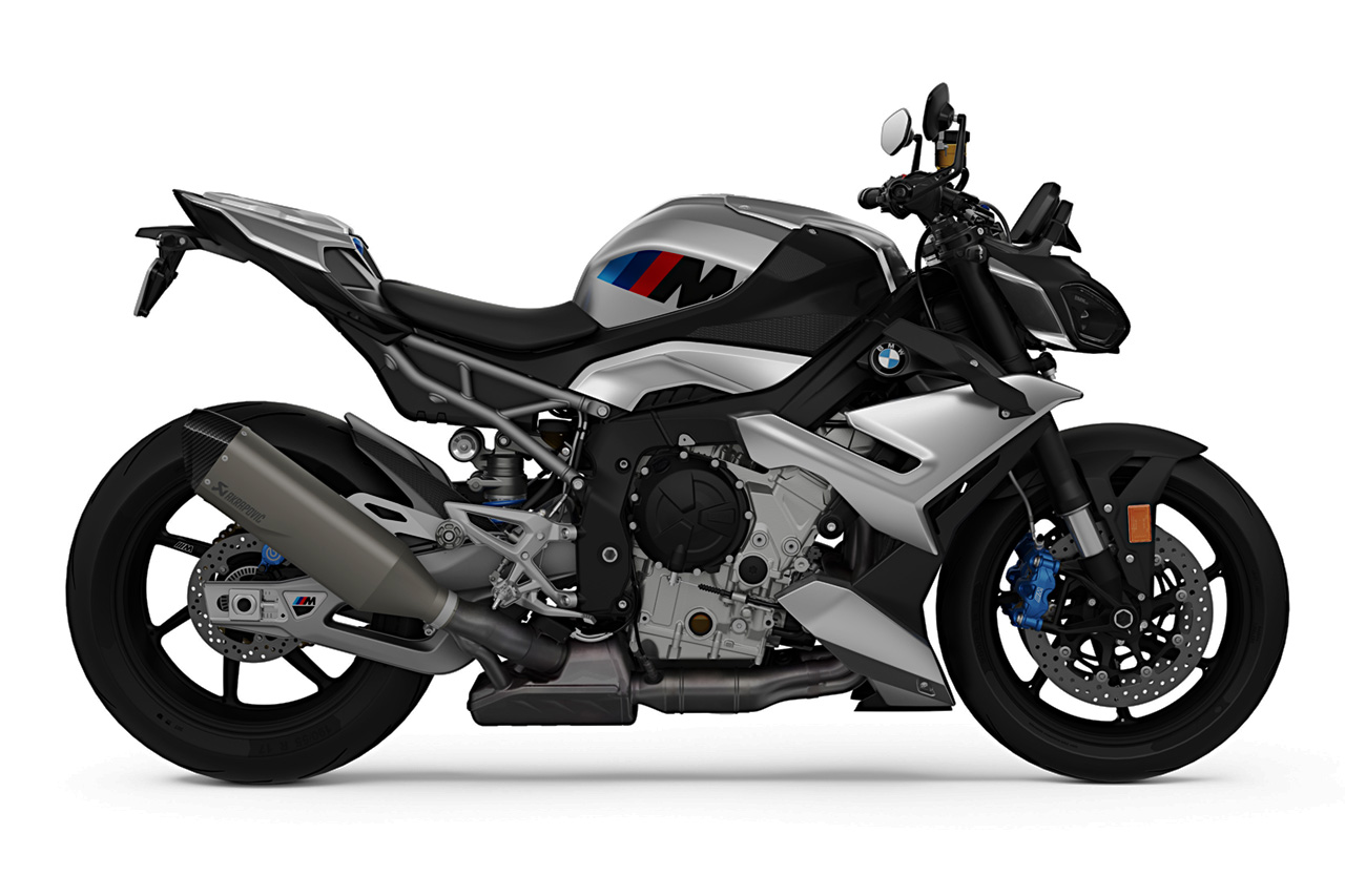 BMW、大型ロードスター『M1000R』の最新モデルを公開。同時発表の『S1000R』は5馬力アップ
