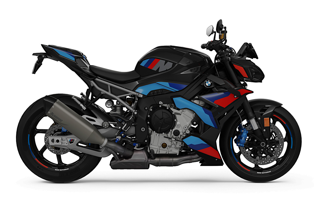 BMW、大型ロードスター『M1000R』の最新モデルを公開。同時発表の『S1000R』は5馬力アップ