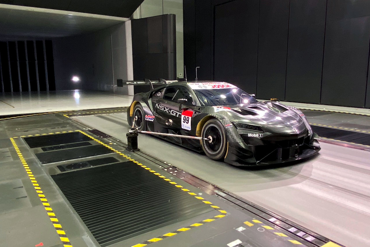 やっぱりGT500マシンはすごい！　読み応えありすぎのホンダNSX-GTテクノロジー説明