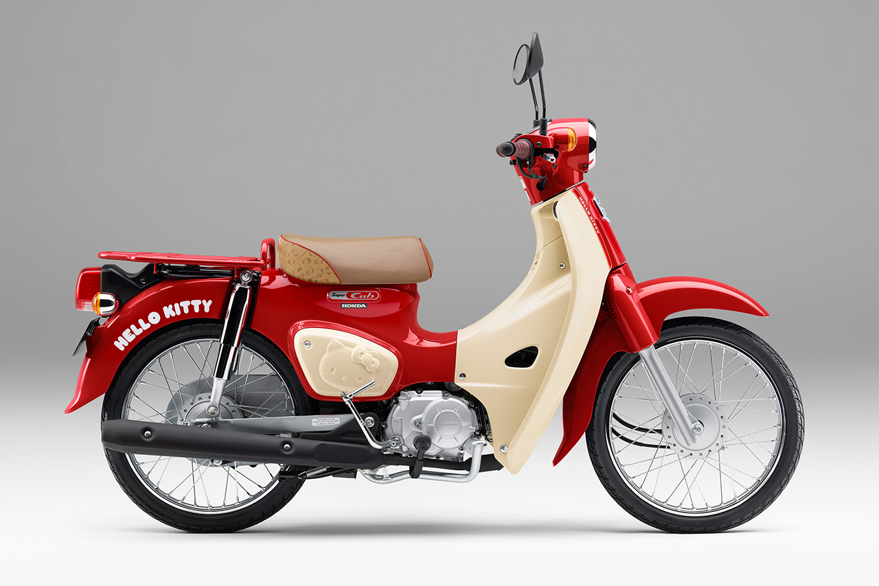 ホンダ、ハローキティ50周年記念の『スーパーカブ50』『スーパーカブ110』を受注期間限定で発売