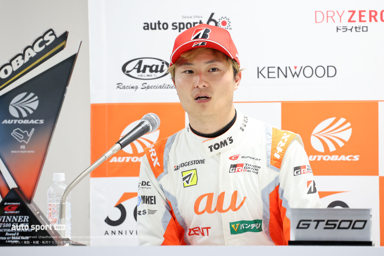 坪井翔が「ドライは厳しいと予想」もまさかの優勝。山下健太「こんなにうまくいって大丈夫？」【第8戦GT500決勝会見】
