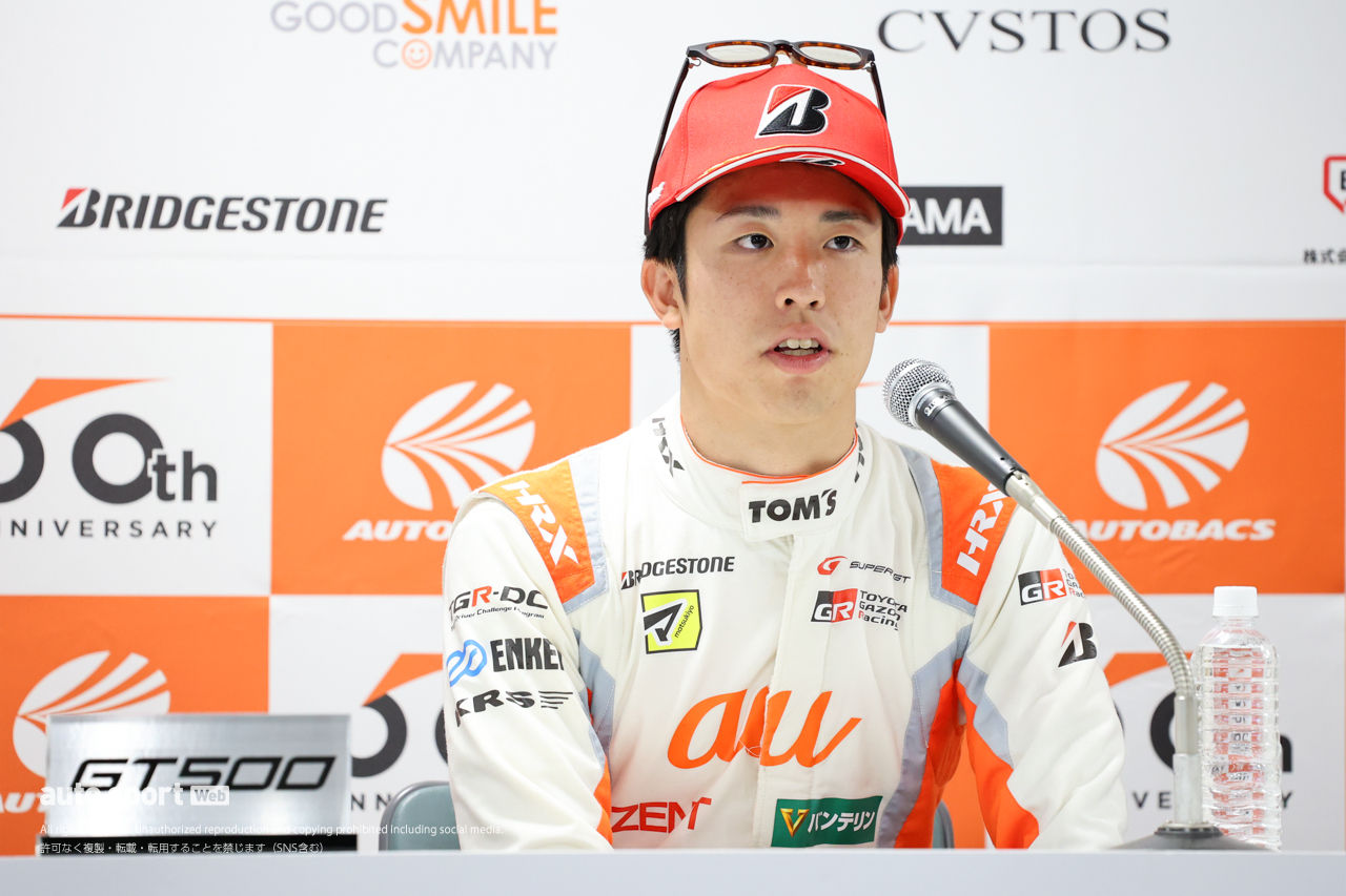 坪井翔が「ドライは厳しいと予想」もまさかの優勝。山下健太「こんなにうまくいって大丈夫？」【第8戦GT500決勝会見】