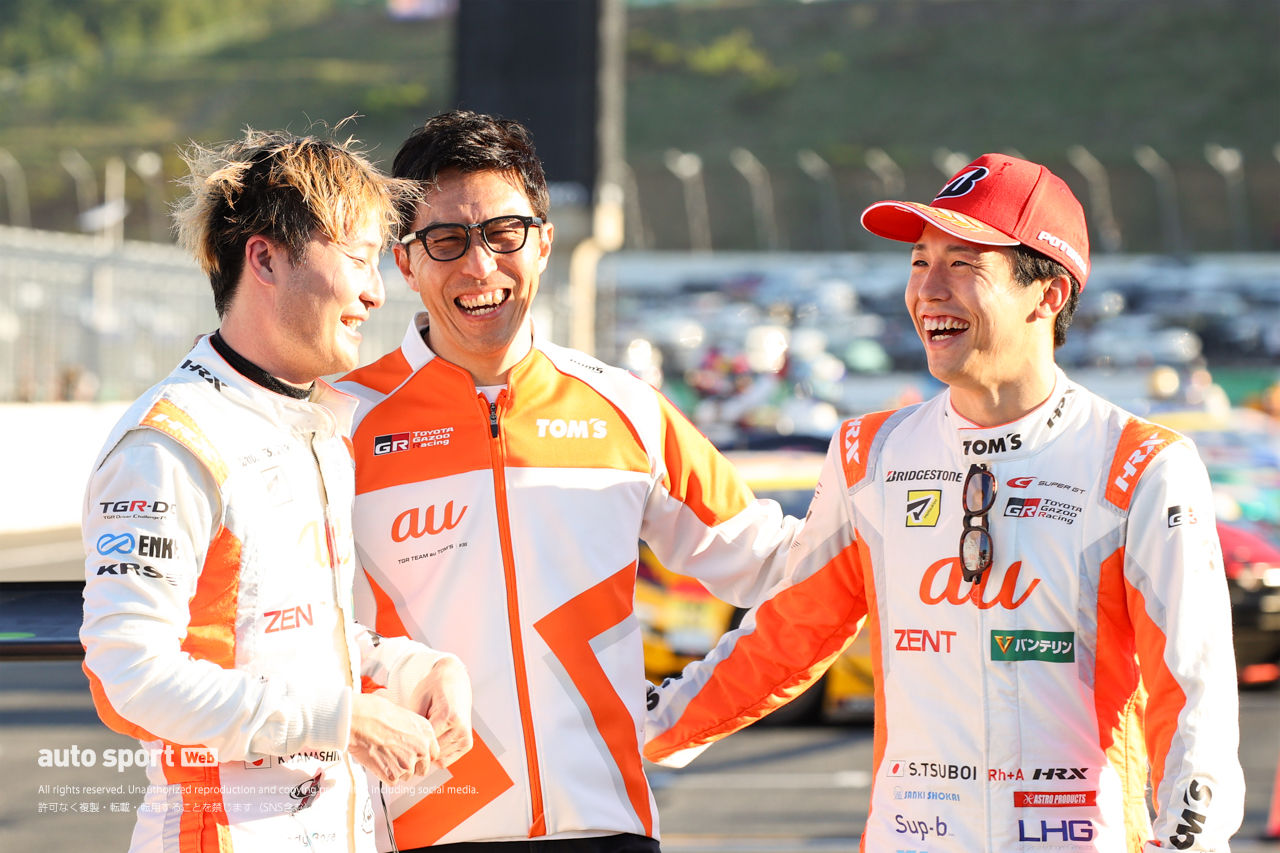 坪井翔が「ドライは厳しいと予想」もまさかの優勝。山下健太「こんなにうまくいって大丈夫？」【第8戦GT500決勝会見】