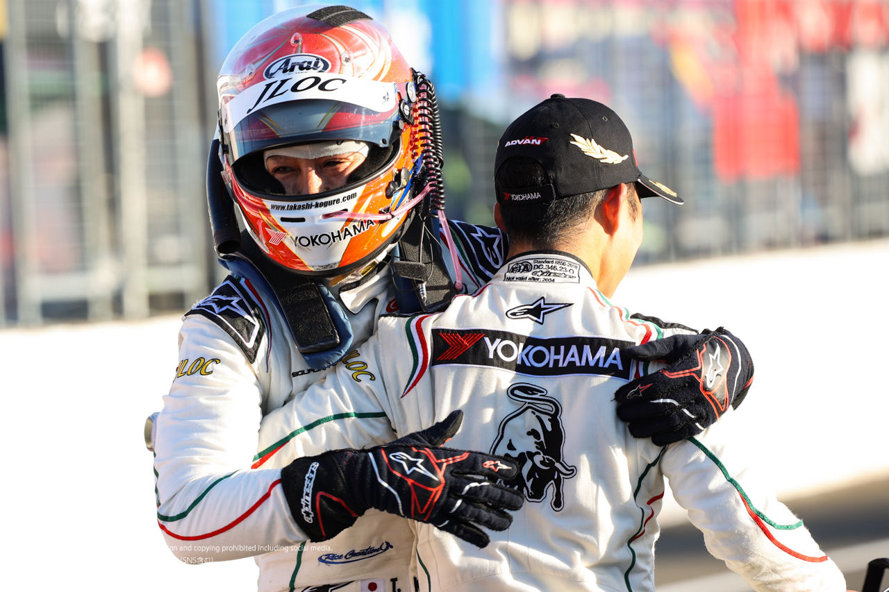 王座争いから脱落しまいと「死に物狂いで追いかけた」元嶋。小暮「最終戦鈴鹿もベストを尽くすだけ」【第8戦GT300決勝会見】