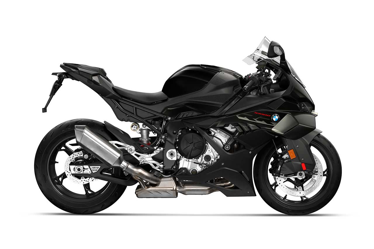 BMW、2025年型『S1000RR』にブレーキダクト追加、ウイングレットも変更。サーキットでの使用に向けて大幅改良