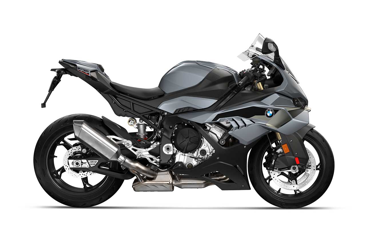 BMW、2025年型『S1000RR』にブレーキダクト追加、ウイングレットも変更。サーキットでの使用に向けて大幅改良