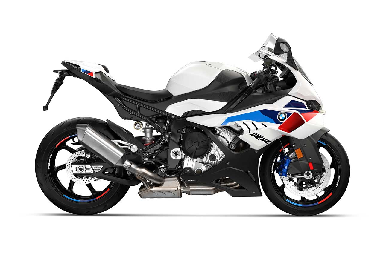 BMW、2025年型『S1000RR』にブレーキダクト追加、ウイングレットも変更。サーキットでの使用に向けて大幅改良