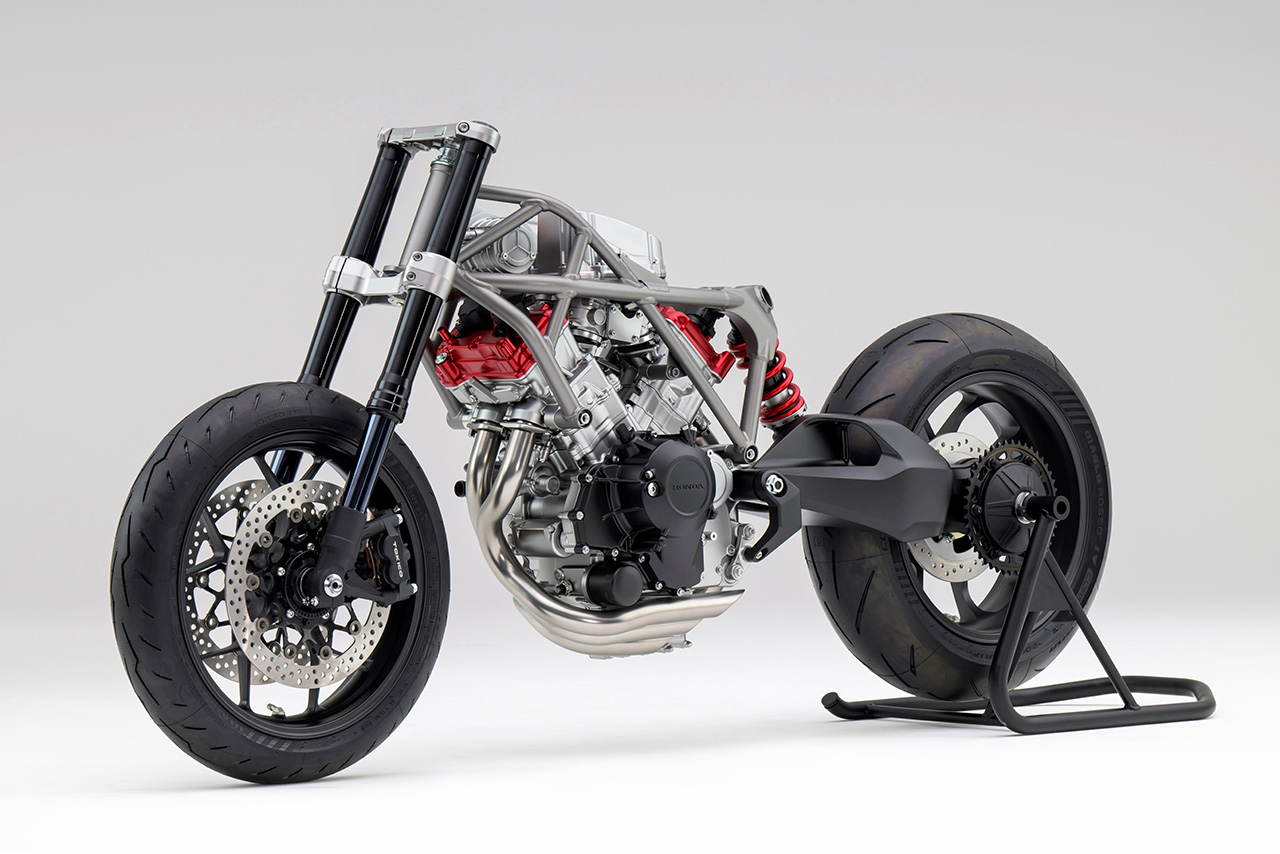 ホンダ、電動過給機付き新型V型3気筒エンジンをミラノショーで発表。二輪車では世界初の試み