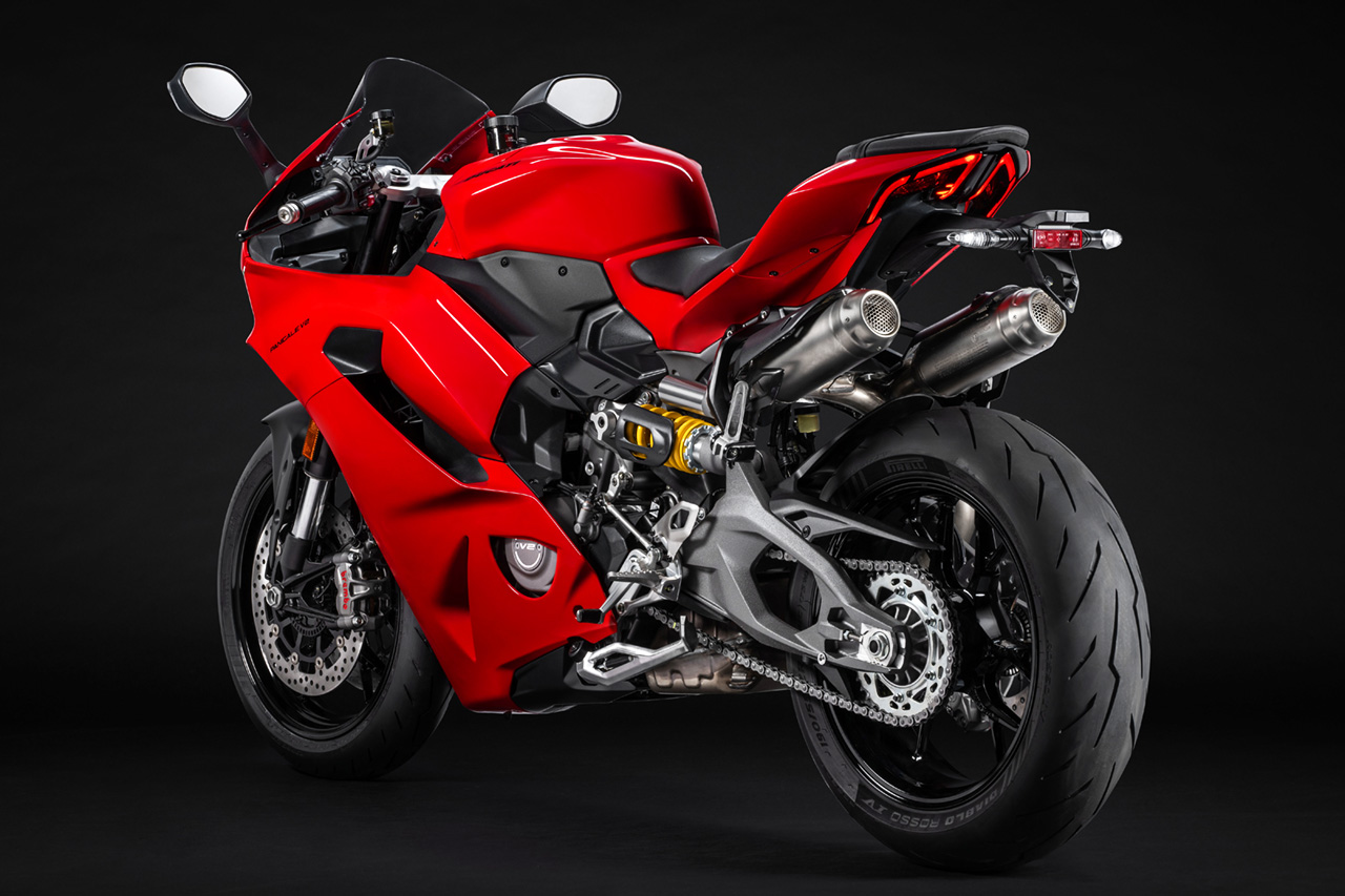 ドゥカティ、外も中身も変貌を遂げた新型『パニガーレV2／V2 S』を発表。2025年1月末より発売