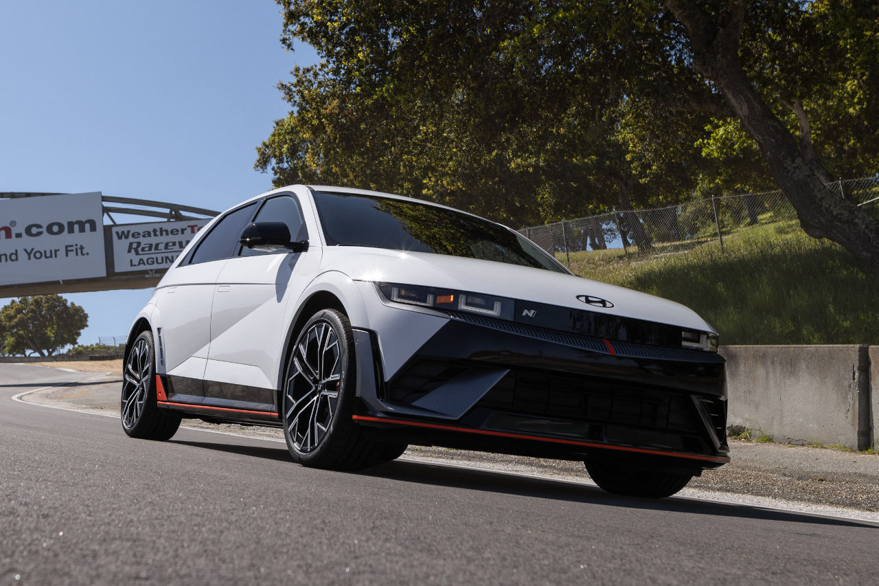 日本カー・オブ・ザ・イヤー2024-2025の『10ベストカー』が発表。最終選考は12月5日