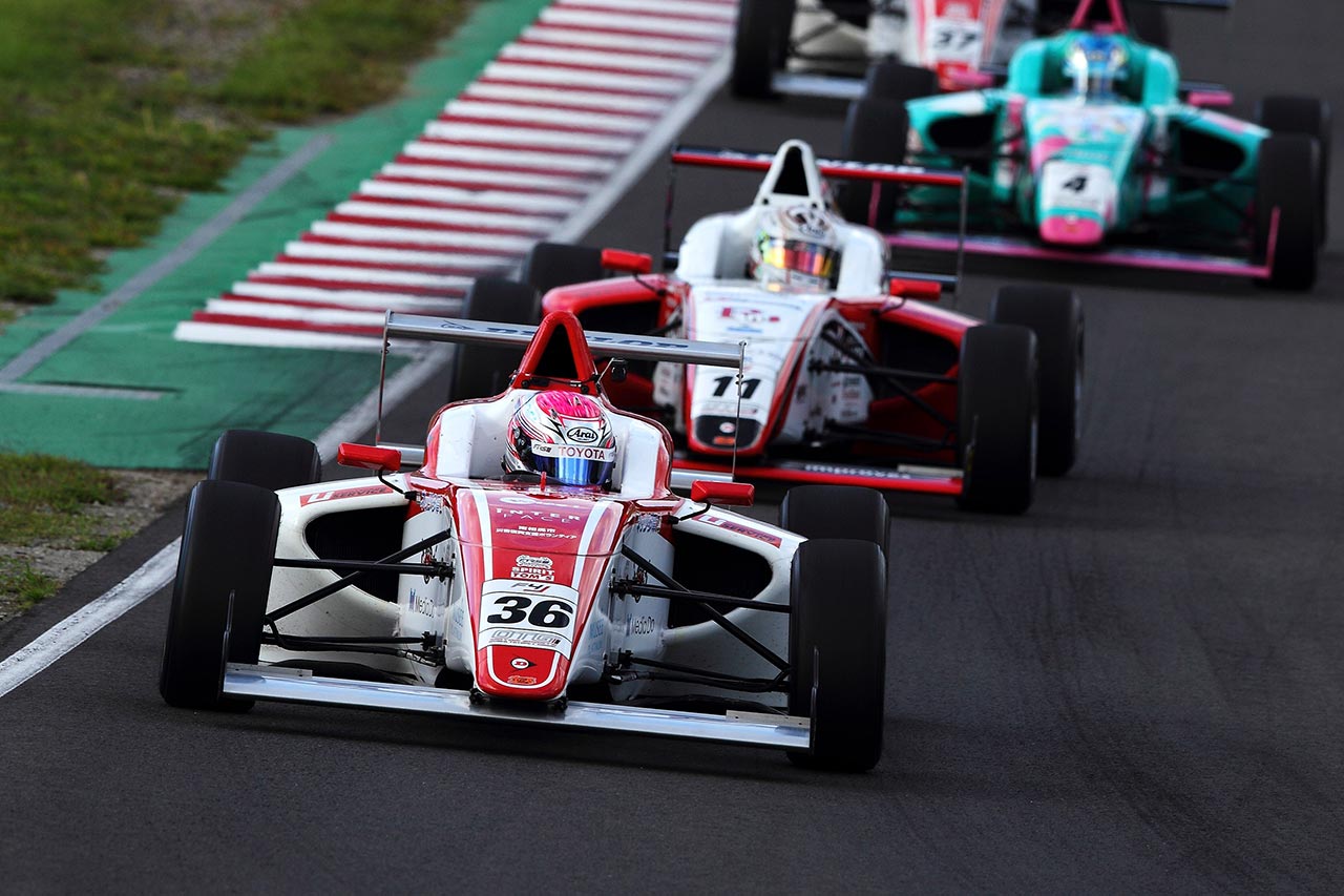 首位坪井か、2位牧野か。SF最終大会鈴鹿を前に思い出す2015年FIA-F4最終戦。長い因縁をもつふたり