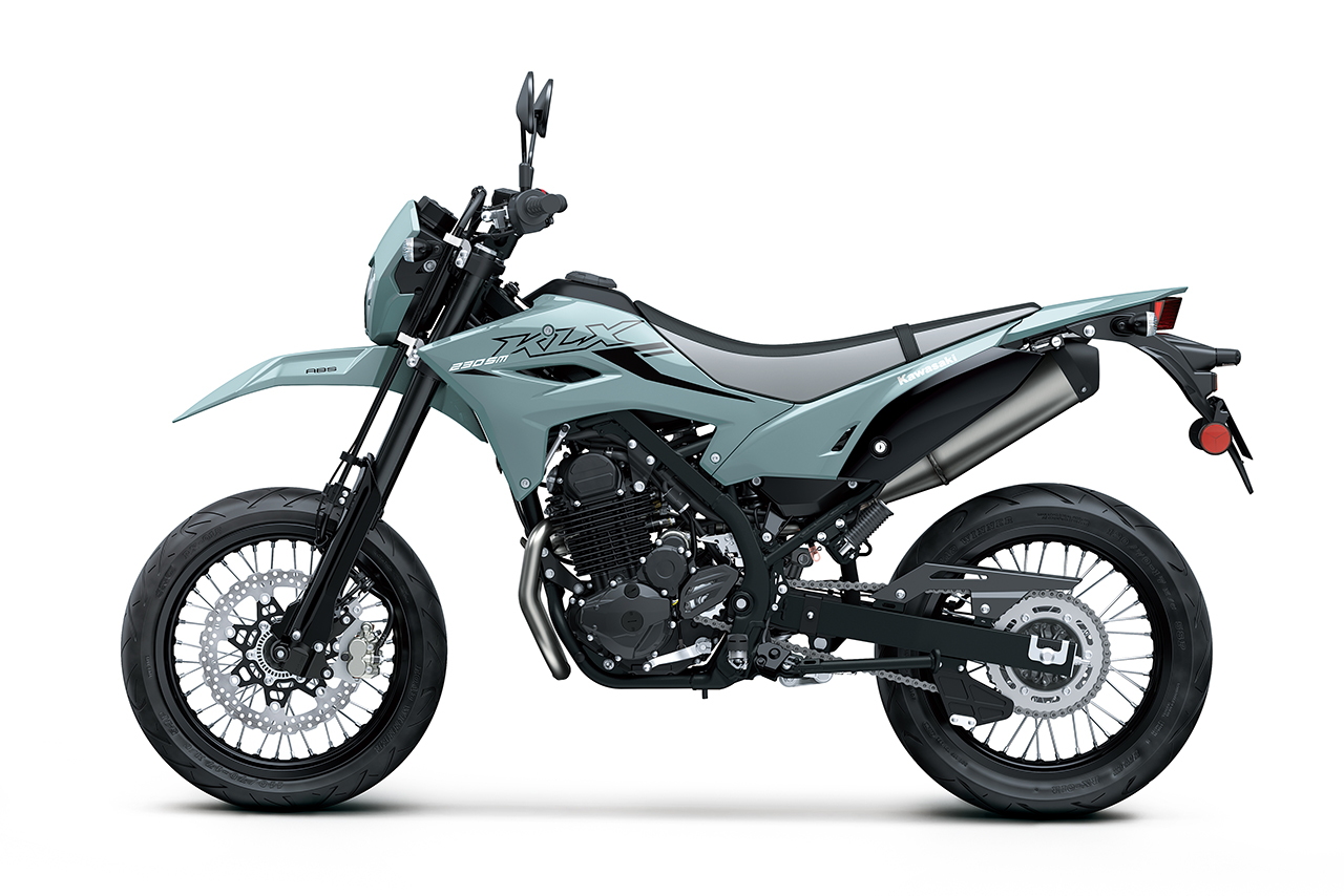 カワサキ、新オフロードバイク『KLX230 SHERPA』を11月27日に発売。同シリーズも一挙にモデルチェンジ