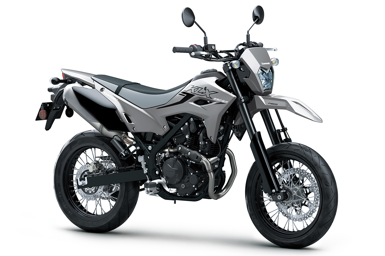 カワサキ、新オフロードバイク『KLX230 SHERPA』を11月27日に発売。同シリーズも一挙にモデルチェンジ