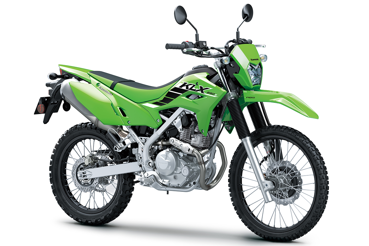 カワサキ、新オフロードバイク『KLX230 SHERPA』を11月27日に発売。同シリーズも一挙にモデルチェンジ