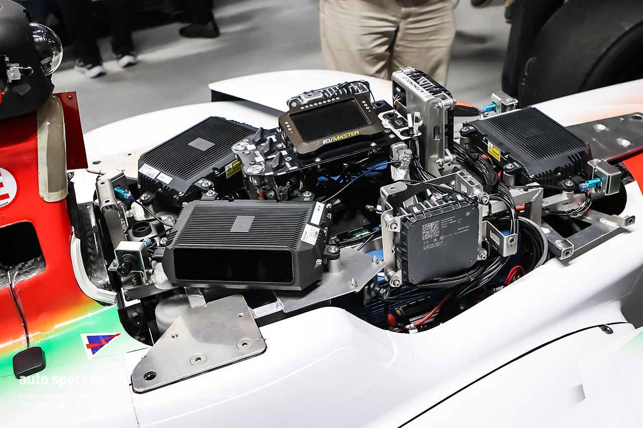 AIスーパーフォーミュラが鈴鹿を疾走