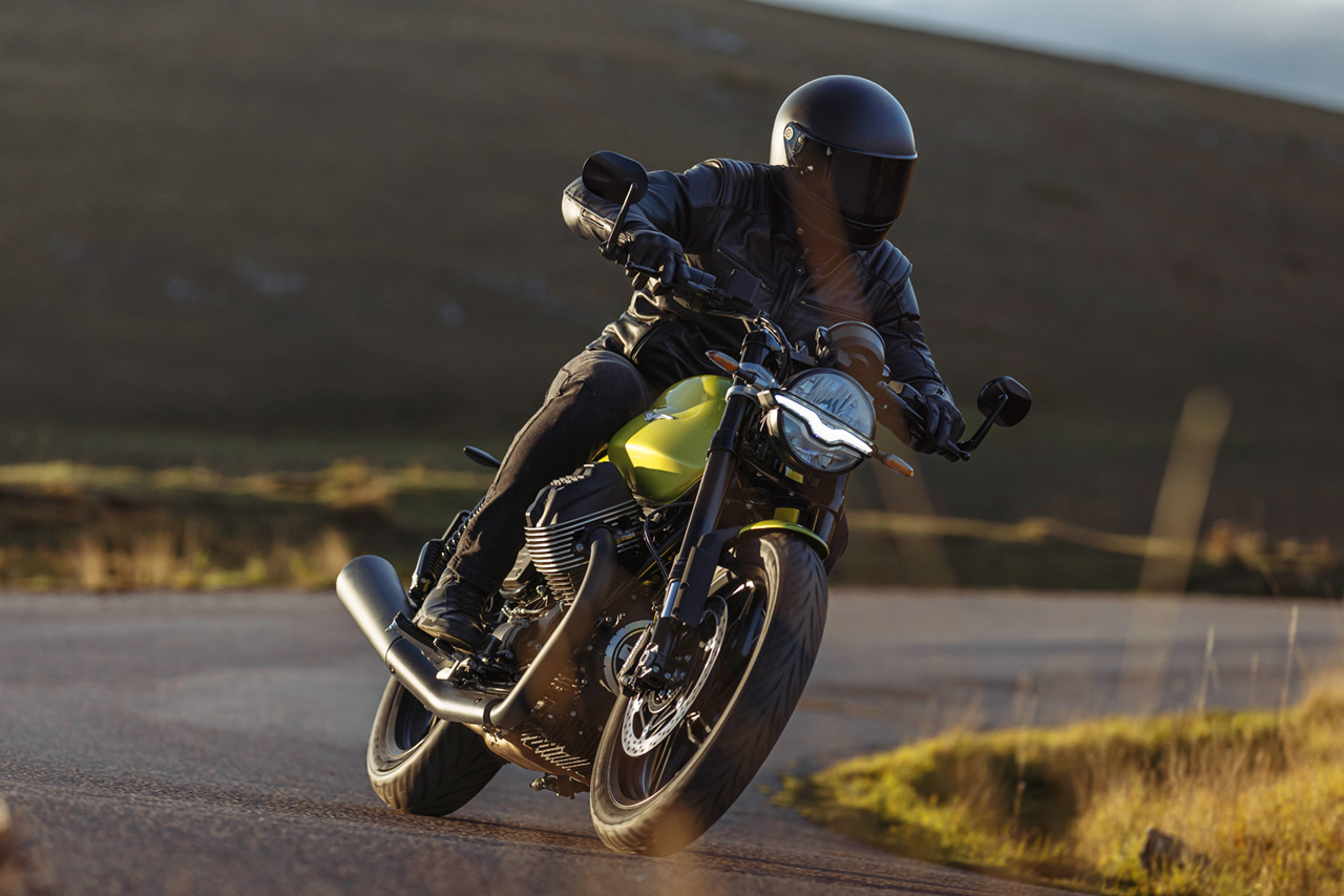 モト・グッツィ、スポーツ走行重視の新規モデル『V7 Sport』をミラノショーで発表