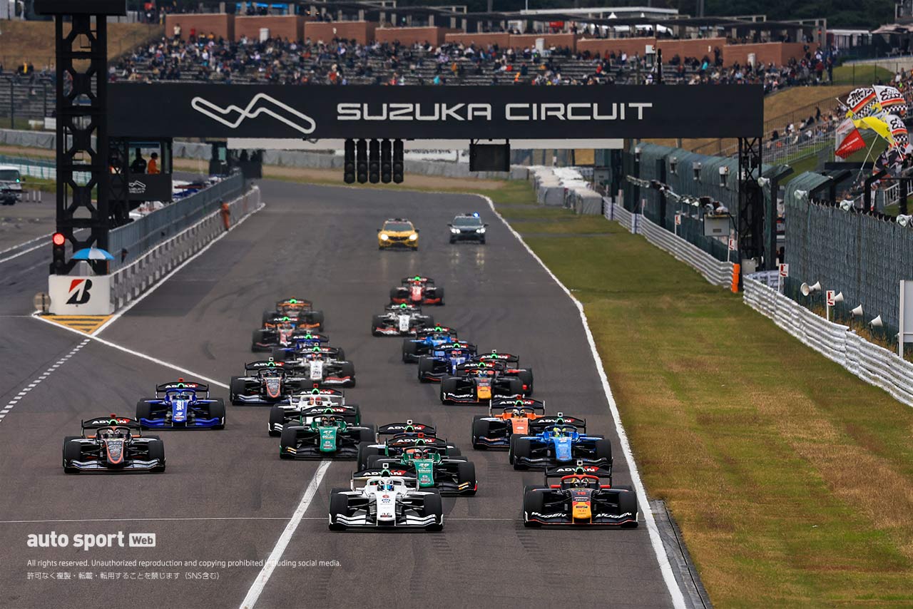 2024スーパーフォーミュラ第9戦鈴鹿のスタートシーン