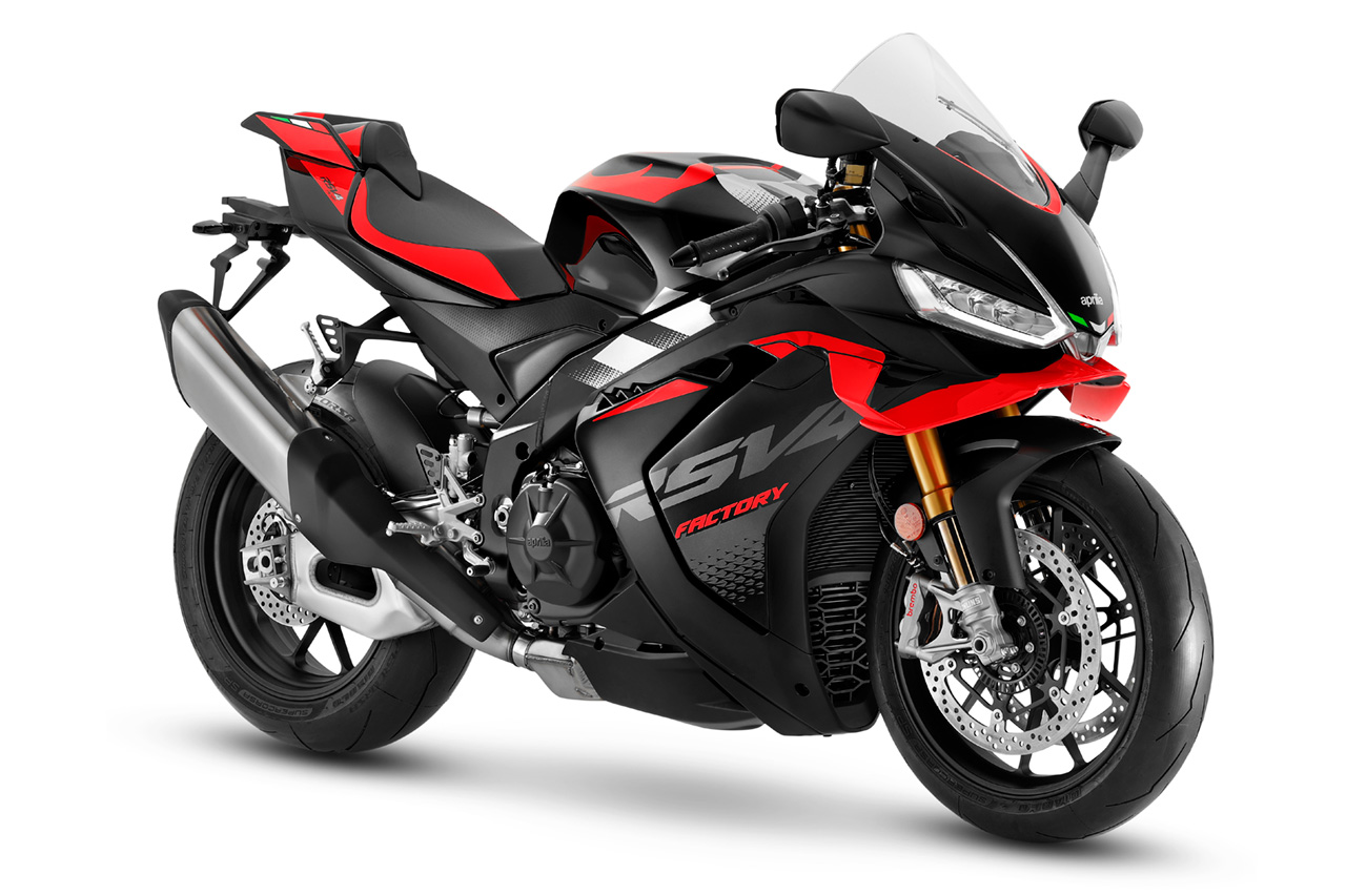 アプリリア、パワーアップした新型『RSV4』『トゥオーノV4』を発表。MotoGP由来のウイングも装備