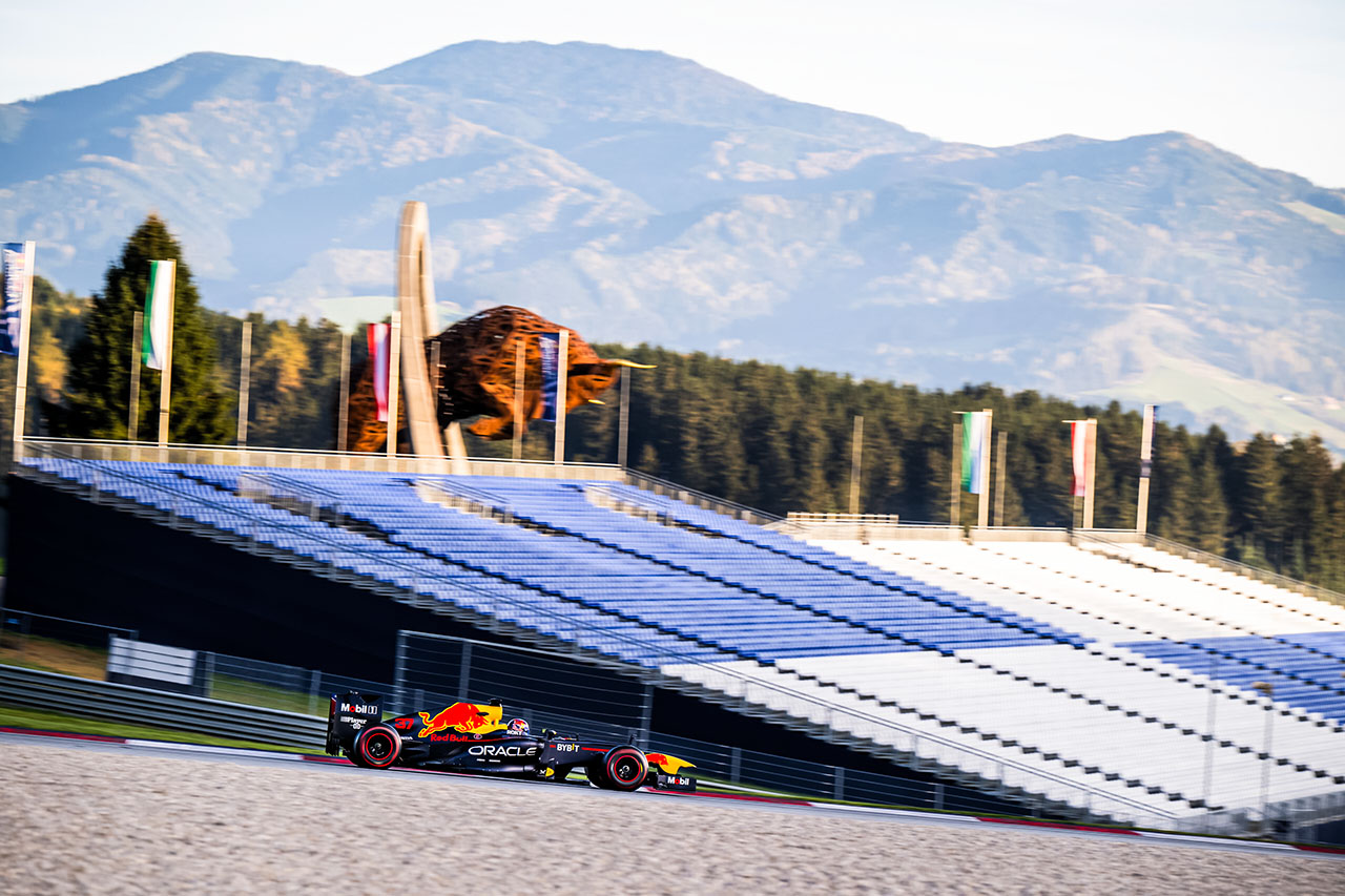 最年少WRC王者ロバンペラ、レッドブルのF1マシンをドライブ。「本当にクールだ！ ラリーとはまったく違う」