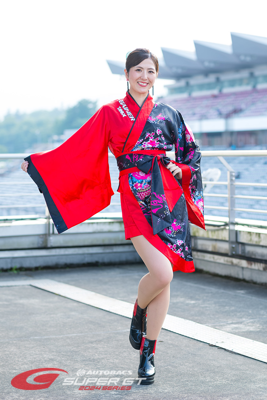 松尾春菜 GAINER Sieg 2024年/スーパーGTの写真①