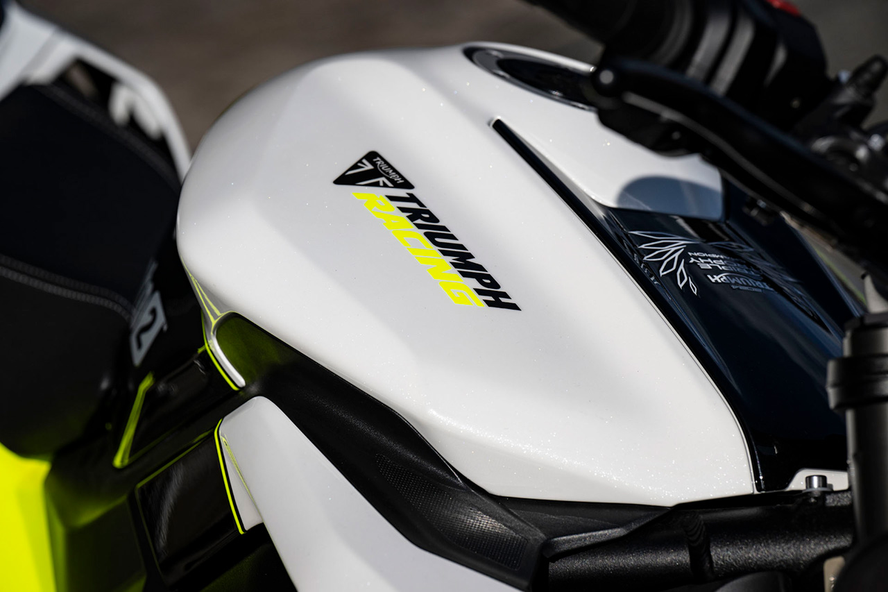 Moto2チャンピオンに輝いた小椋藍、日本人初となる『トライアンフトリプルトロフィー』を受賞