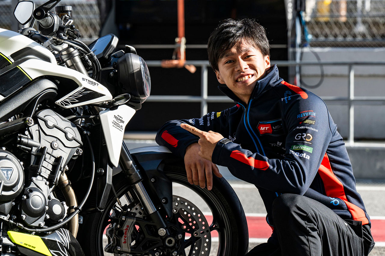 Moto2チャンピオンに輝いた小椋藍、日本人初となる『トライアンフトリプルトロフィー』を受賞